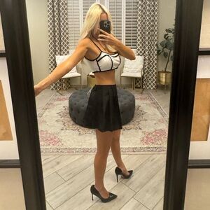 White and black polyester crop top bra